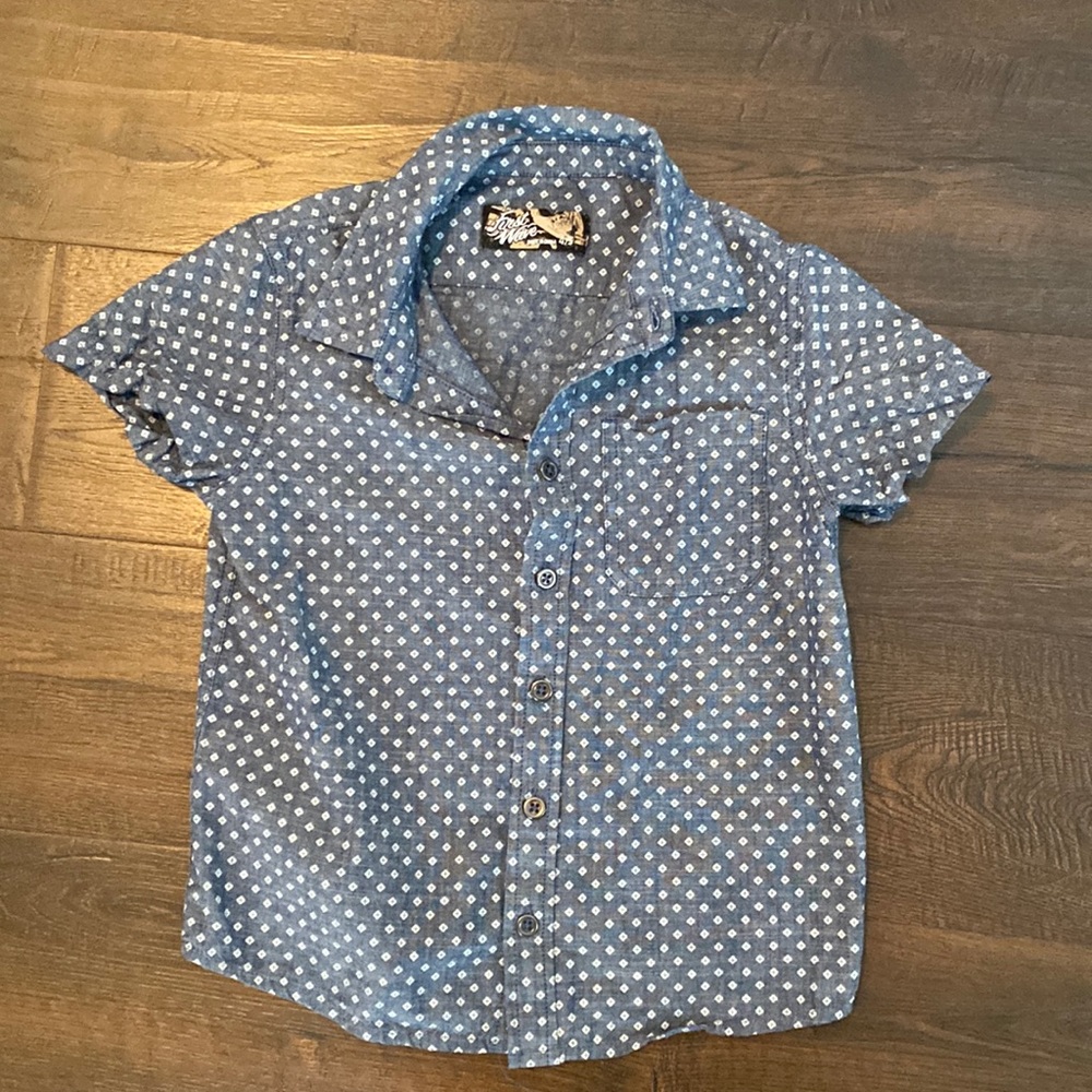 First wave- 4/5 boys button down short sleeve like new!